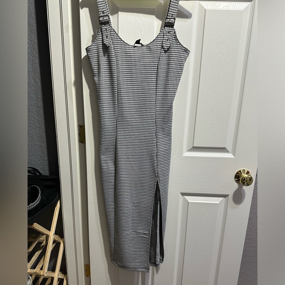 Black and white Forever 21 dress size small dress.